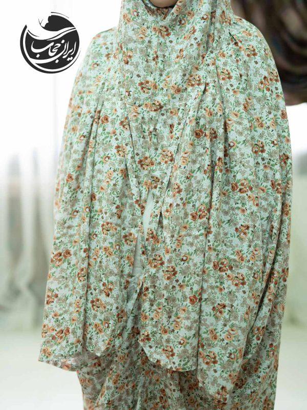 چادرنماز گل قهوه ای نمای نزدیک